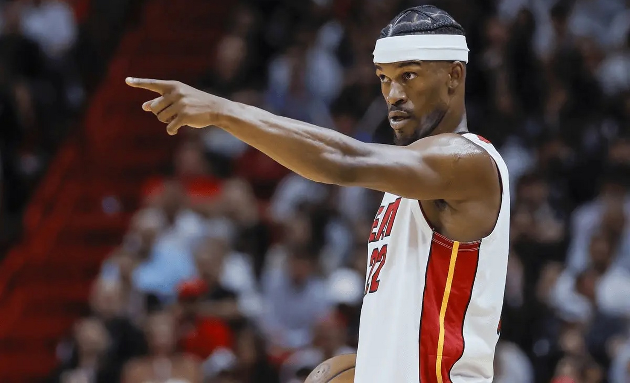 AIYOUXI巴特勒回归赛场，突破纪录首场状态亮眼，公牛观众沸腾！的简单介绍