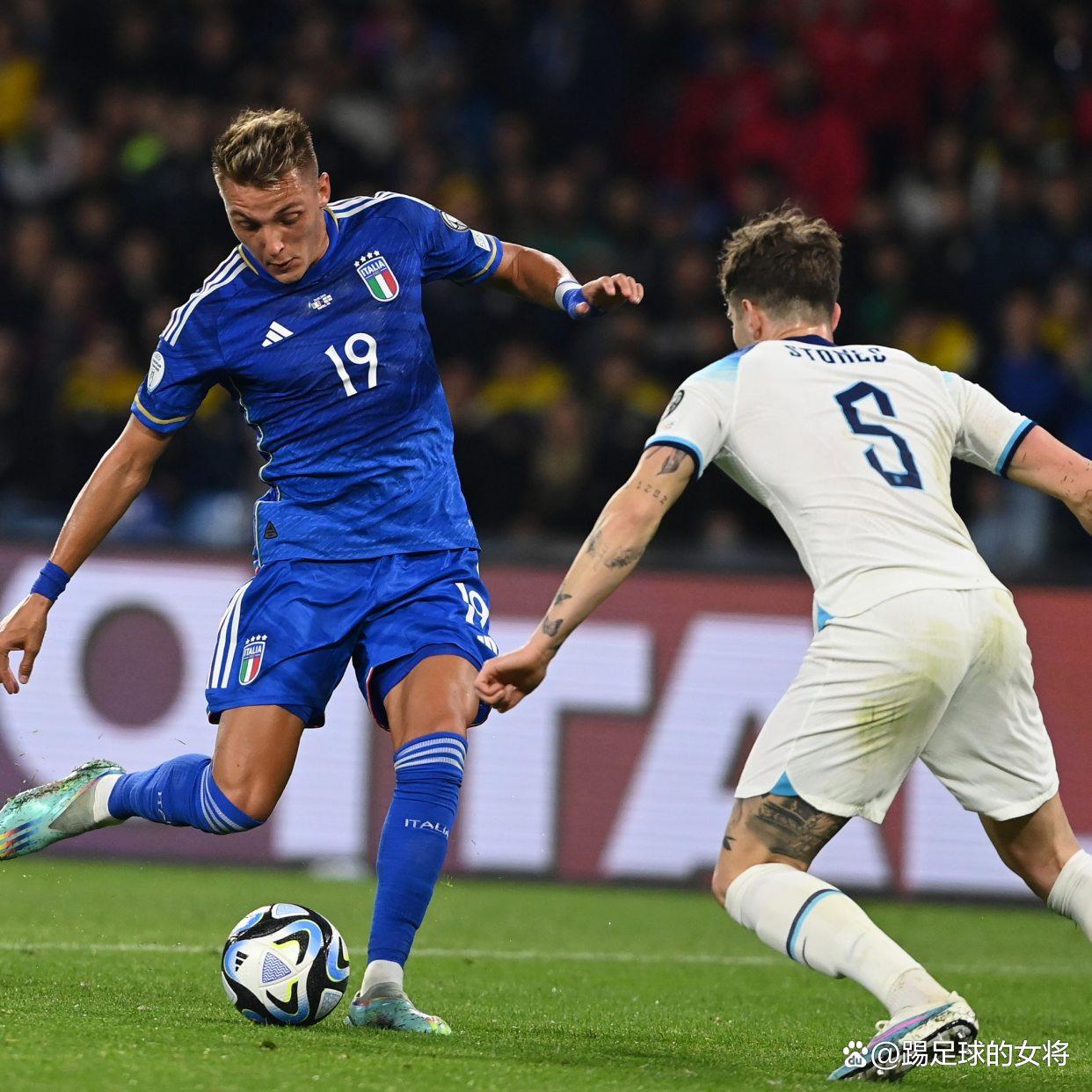 包含冲刺阶段夏洛特黄蜂绝杀压哨——意大利杯节点到来，悬念犹存，年轻球员得到机会的词条