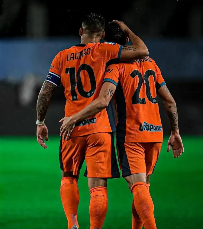 包含里程碑夜！埃因霍温门线救险；荷甲加时末段刷纪录；球迷炸锅；赛季目标并未改变的词条