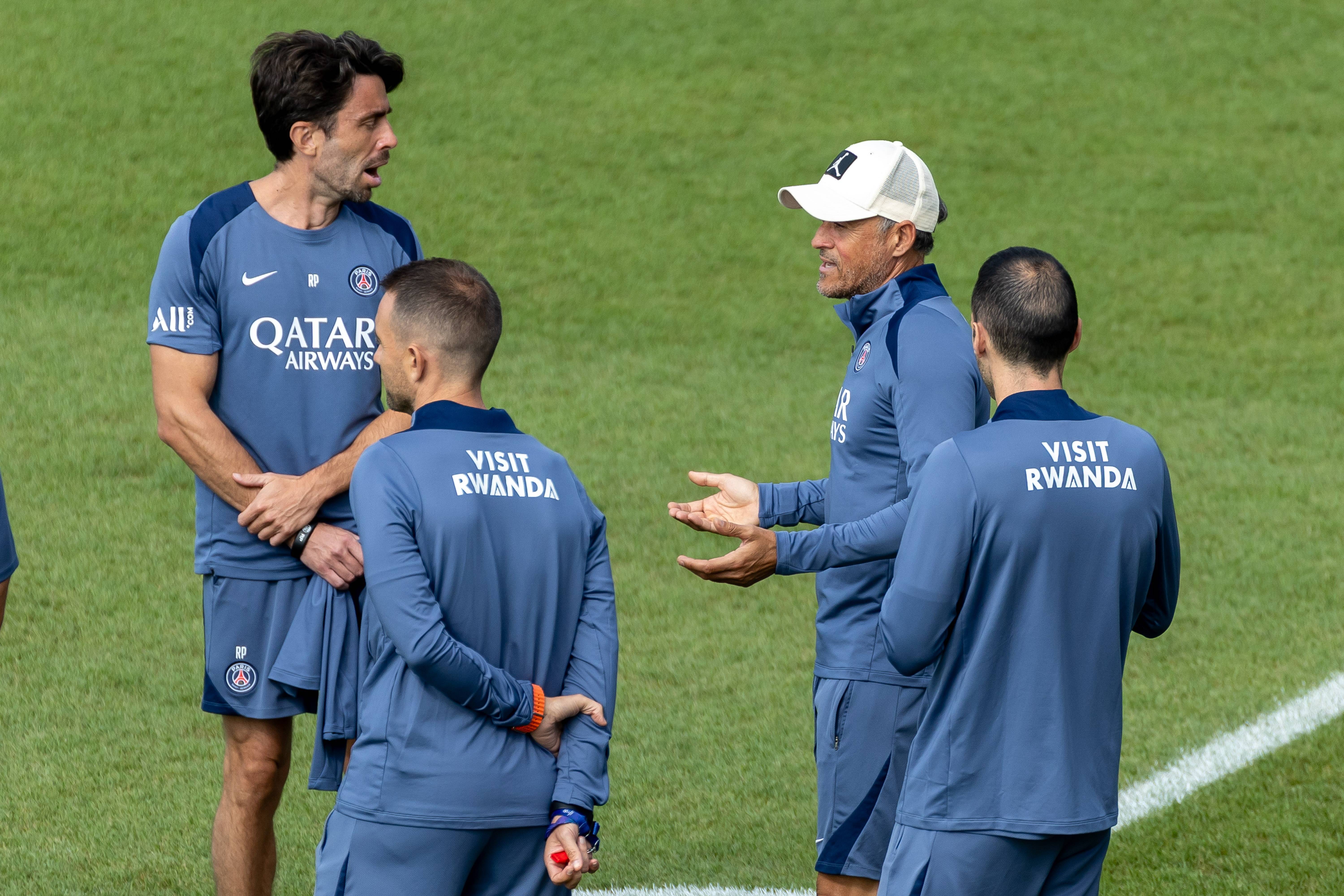 关于巴黎圣日耳曼强势反弹备战NBA季后赛今夜洛杉矶快船调整名单以备国王杯，清晨皇家社会调整名单以备足总杯瞬间刷屏的信息